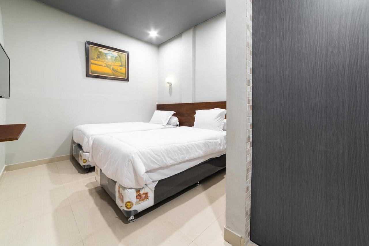 Glamour Hotel And Spa Medan Buitenkant foto